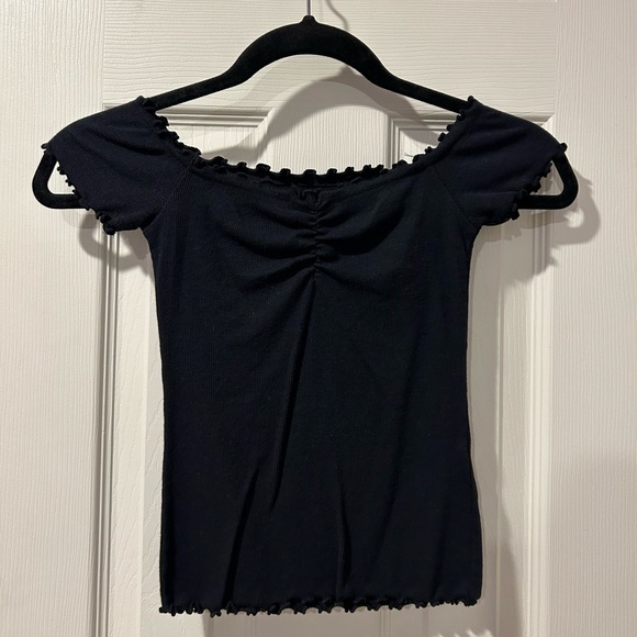 Black off-the-shoulder top - Picture 1 of 2